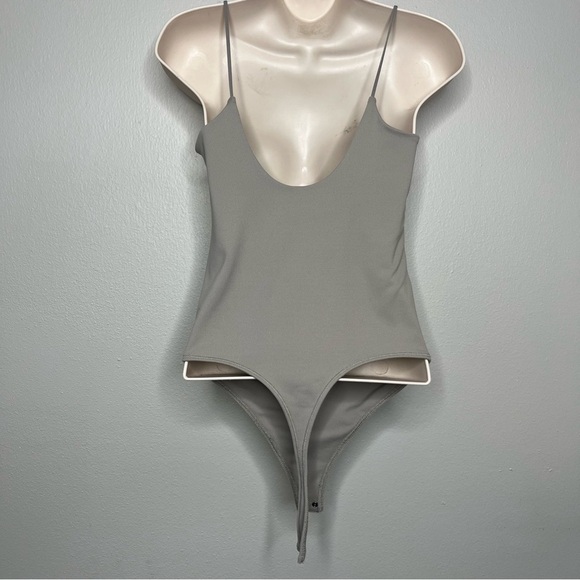 Abercrombie and Fitch Women Bodysuit Small Soft AF Tan Gray Thong Dipped‎ Back - Picture 2 of 9